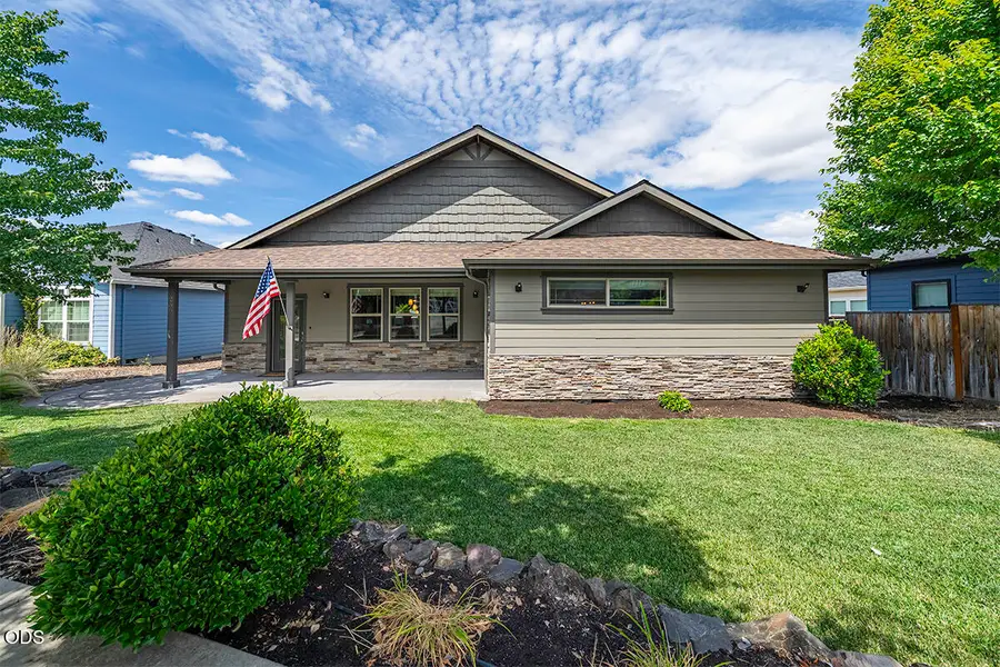 256 Robert Trent Jones Boulevard, Eagle Point, OR 97524 - #3