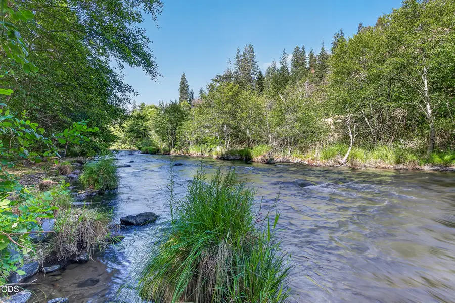9662 Upper Applegate Road, Jacksonville, OR 97530 - #2