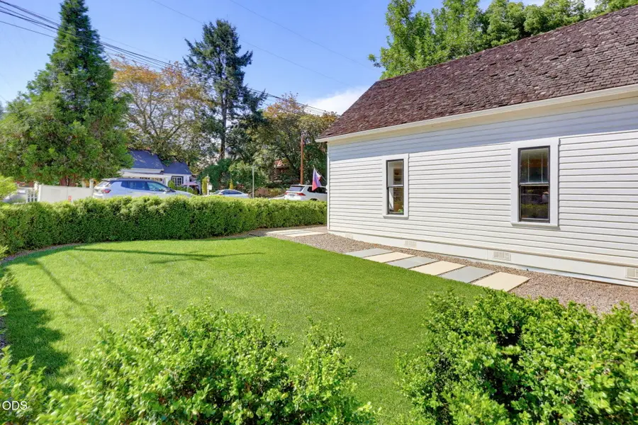 135 S 3rd Street, Jacksonville, OR 97530 - #2