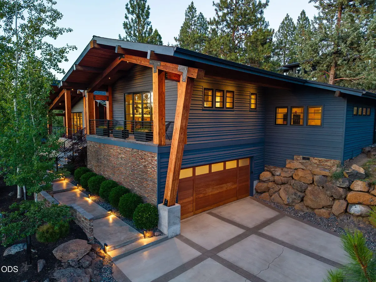 19077 Mount Mcloughlin Lane, Bend, OR 97703 - #1