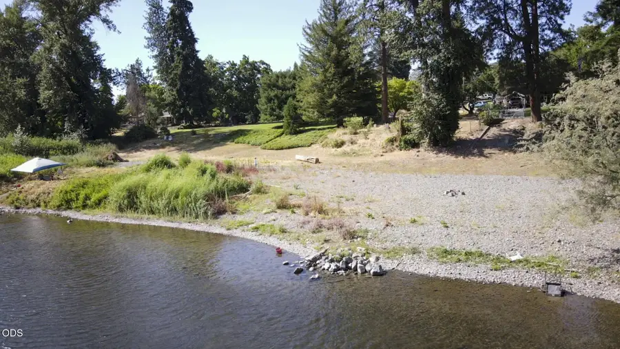 1455 SE Rogue Drive, Grants Pass, OR 97526 - #2