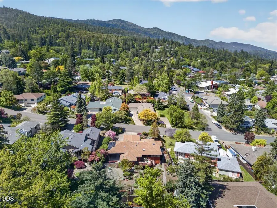 1056 Beswick Way, Ashland, OR 97520 - #3
