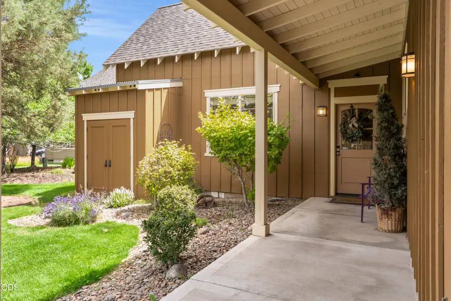 320 Split Rail Lane, Redmond, OR 97756 - #2