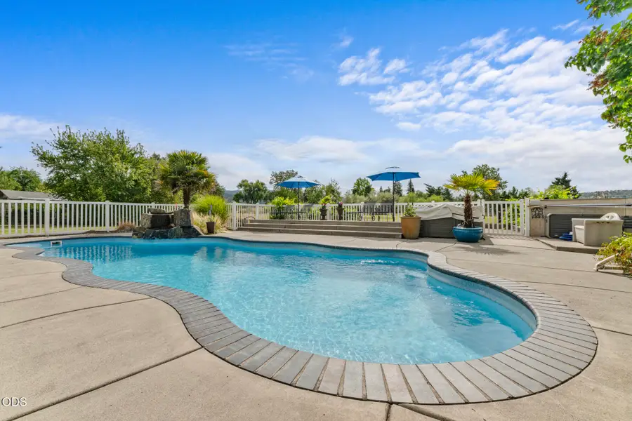 2622 Eric Avenue, Central Point, OR 97502 - #3