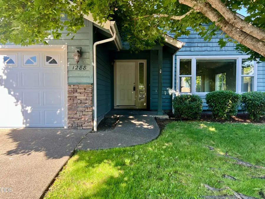 1288 SW Sturgeon Court, Grants Pass, OR 97527 - #2