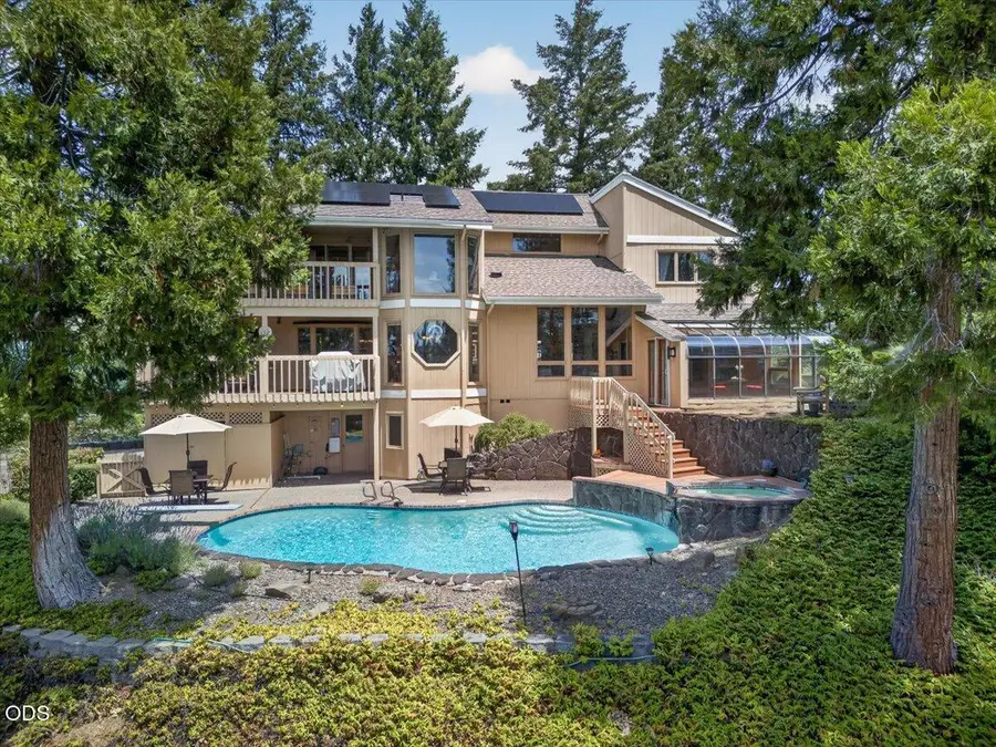 229 Mariposa Terrace, Medford, OR 97504 - #3