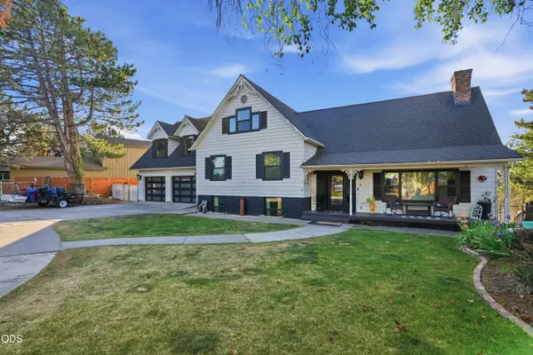 1635 SW Parkway Drive, Redmond, OR 97756