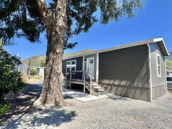 2097 Rogue River Highway #UNIT 10, Gold Hill, OR 97525