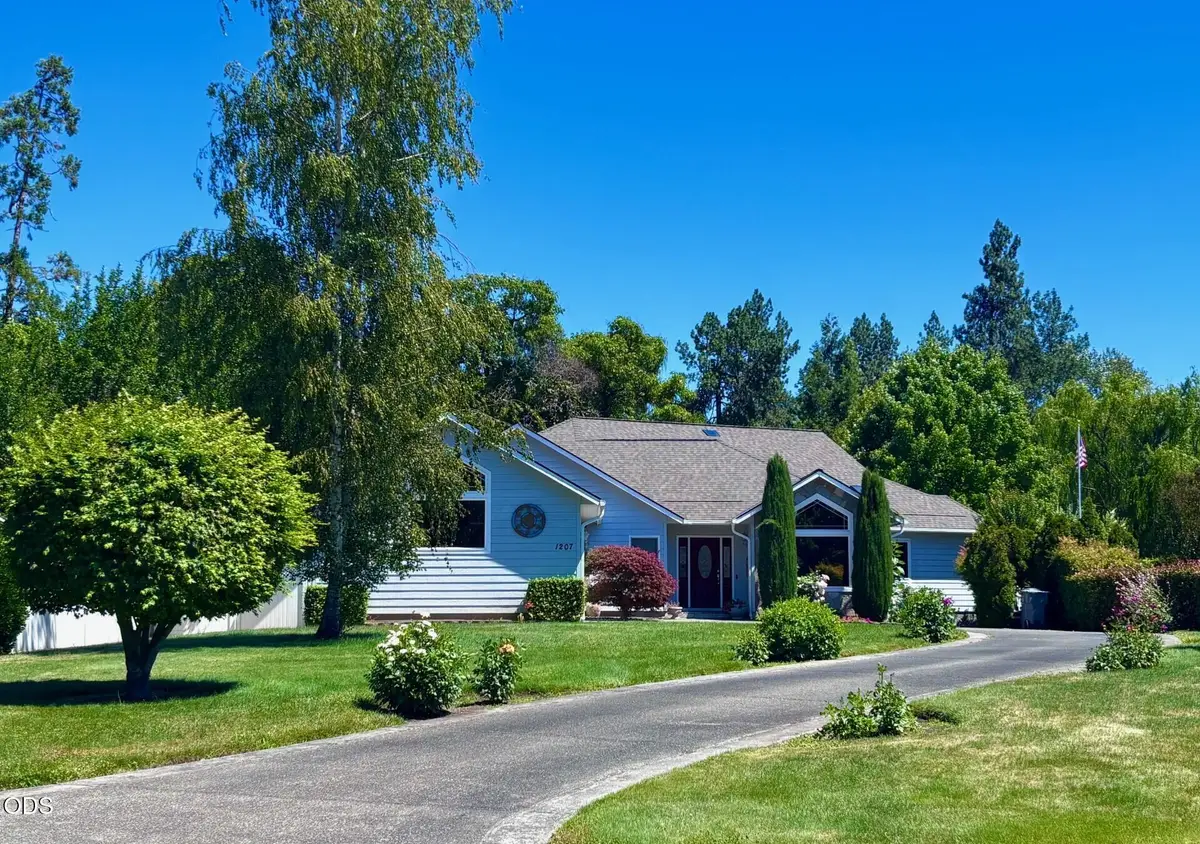 1207 SW Ironwood Drive, Grants Pass, OR 97526 - #1