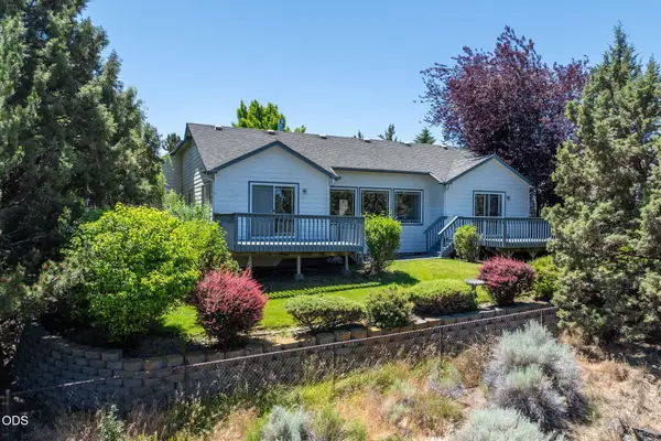 4255 SW Ben Hogan Drive, Redmond, OR 97756