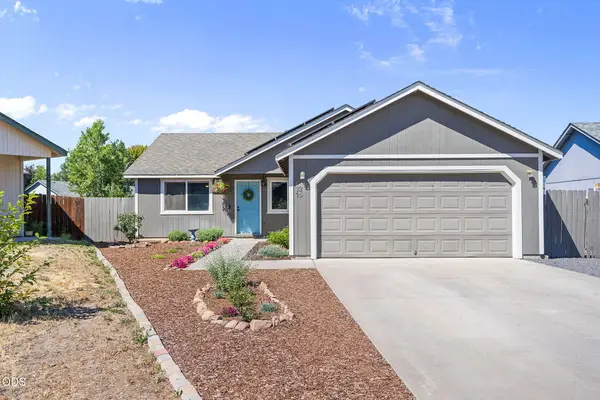 1215 SW 32nd Court, Redmond, OR 97756