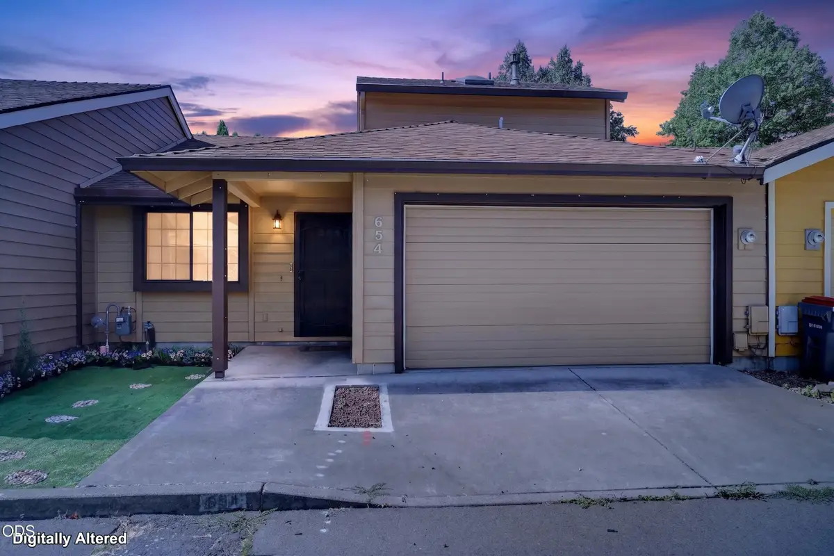 654 Golden Lane, Medford, OR 97504 - #1