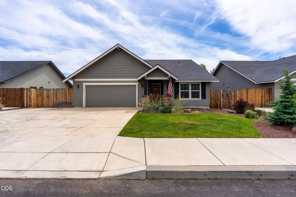 432 NE Oak Avenue, Redmond, OR 97756 - #1