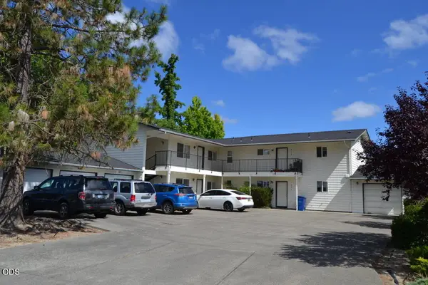 1806 Medart Lane, Grants Pass, OR 97527