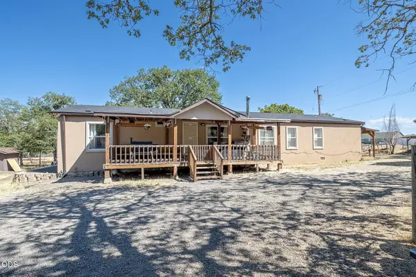 222 Crescent Drive, Eagle Point, OR 97524