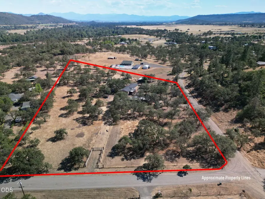 222 Crescent Drive, Eagle Point, OR 97524 - #3
