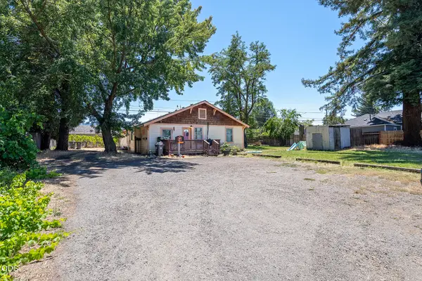 825 W 13th Street, Medford, OR 97501