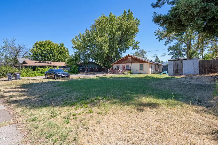 825 W 13th Street, Medford, OR 97501 - #2