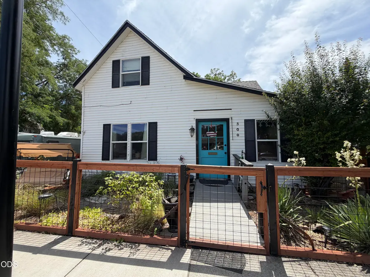 304 2nd Avenue, Gold Hill, OR 97525 - #1