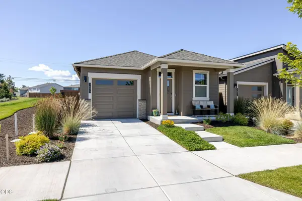 3895 NE Oakside Loop, Bend, OR 97701