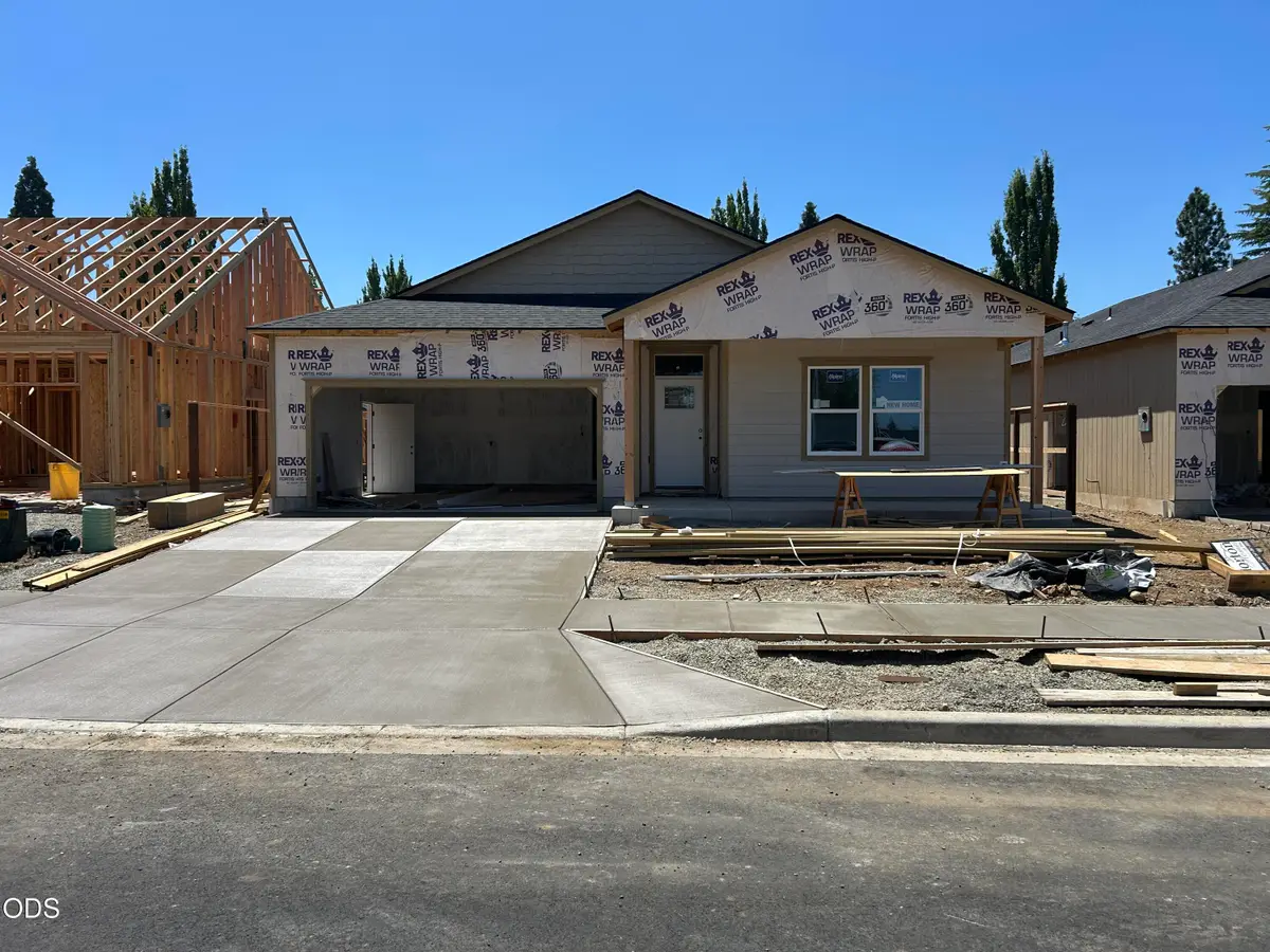 2217 Piazza Drive, Medford, OR 97501 - #1