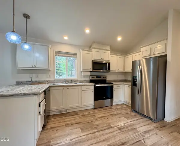 61060 Kings Lane #115, Bend, OR 97702