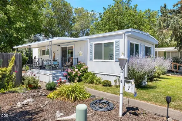 3700 Bellinger Lane #SPC 7, Medford, OR 97501