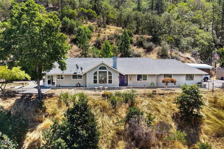 1040 Wards Creek Road, Rogue River, OR 97537 - #2
