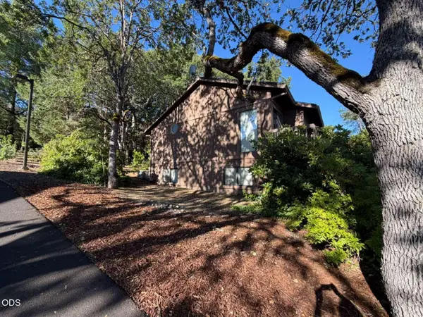 2586 Freedom Way, Medford, OR 97504