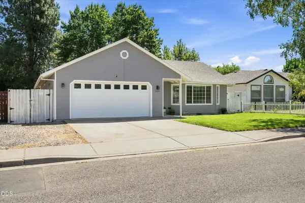 629 Glenn Way, Central Point, OR 97502