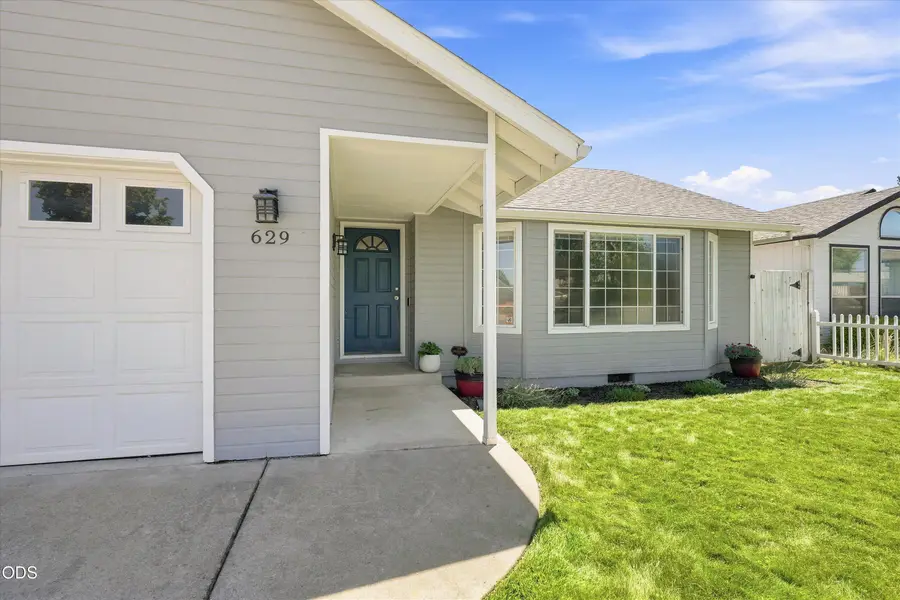 629 Glenn Way, Central Point, OR 97502 - #3
