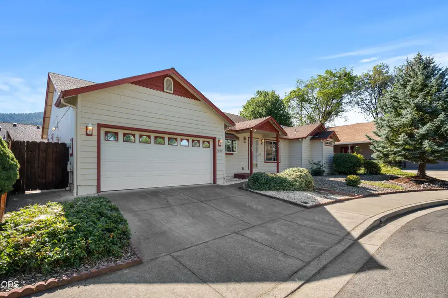1785 SE Brookhurst Way, Grants Pass, OR 97527 - #2