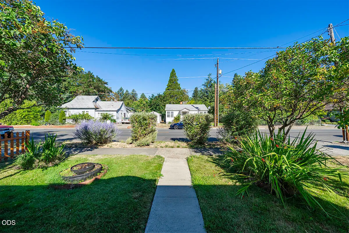 709 NW 2nd Street, Grants Pass, OR 97526 - #1