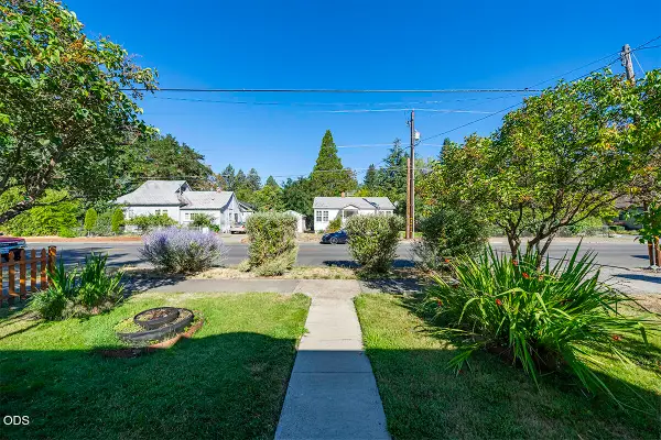 709 NW 2nd Street, Grants Pass, OR 97526