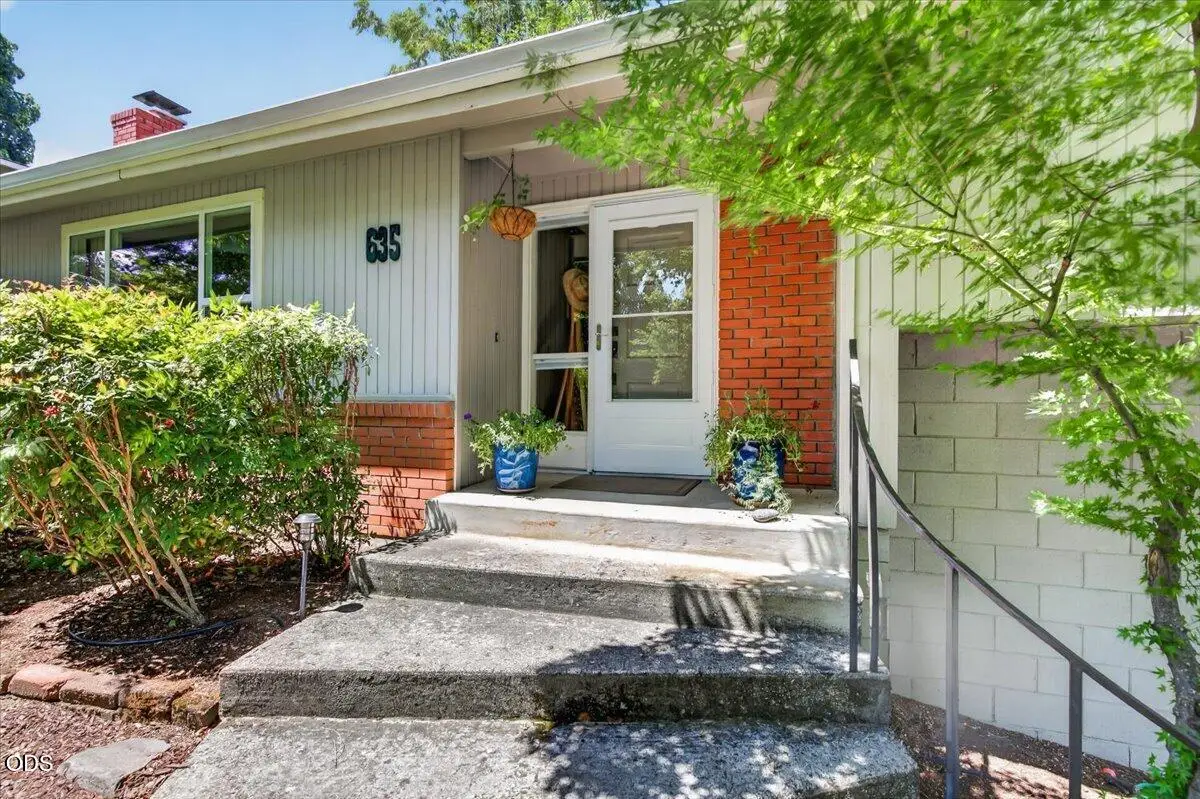 635 Chestnut Street, Ashland, OR 97520 - #1