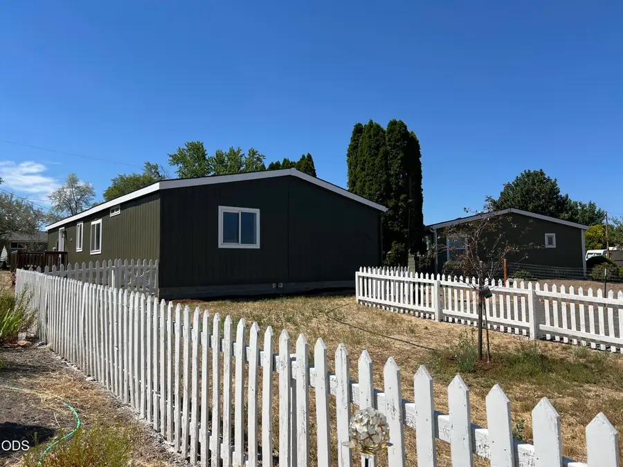 424 4th Street, Metolius, OR 97741 - #3