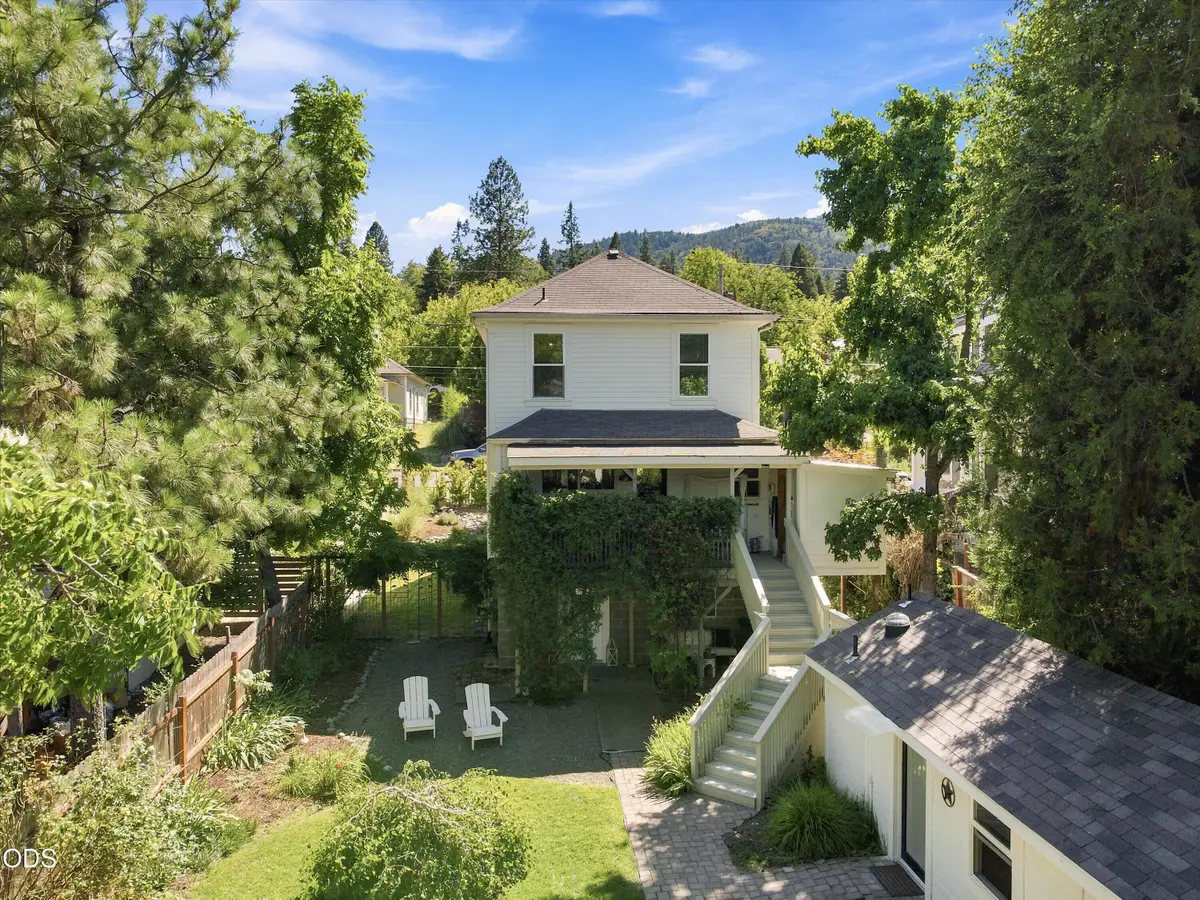 541 Fairview Street, Ashland, OR 97520 - #1