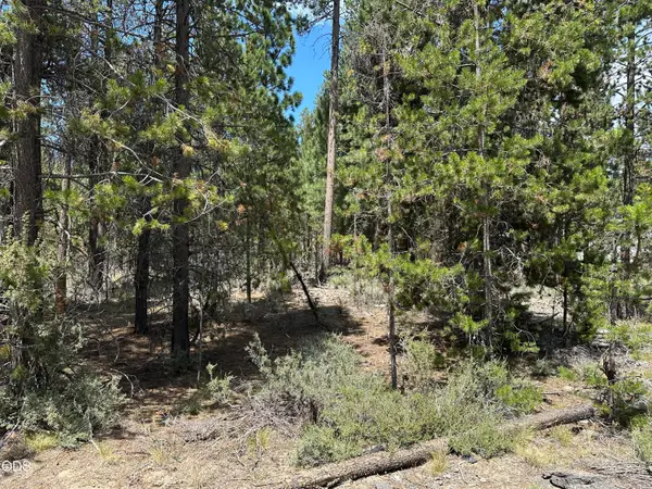 15674 Holiday Court, La Pine, OR 97739