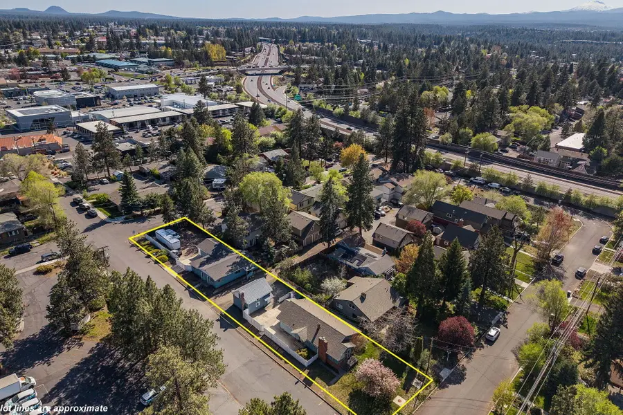 195 SE Roosevelt Avenue, Bend, OR 97702 - #3
