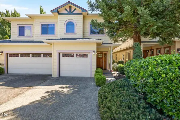 1111 SE Catherine Way, Grants Pass, OR 97526