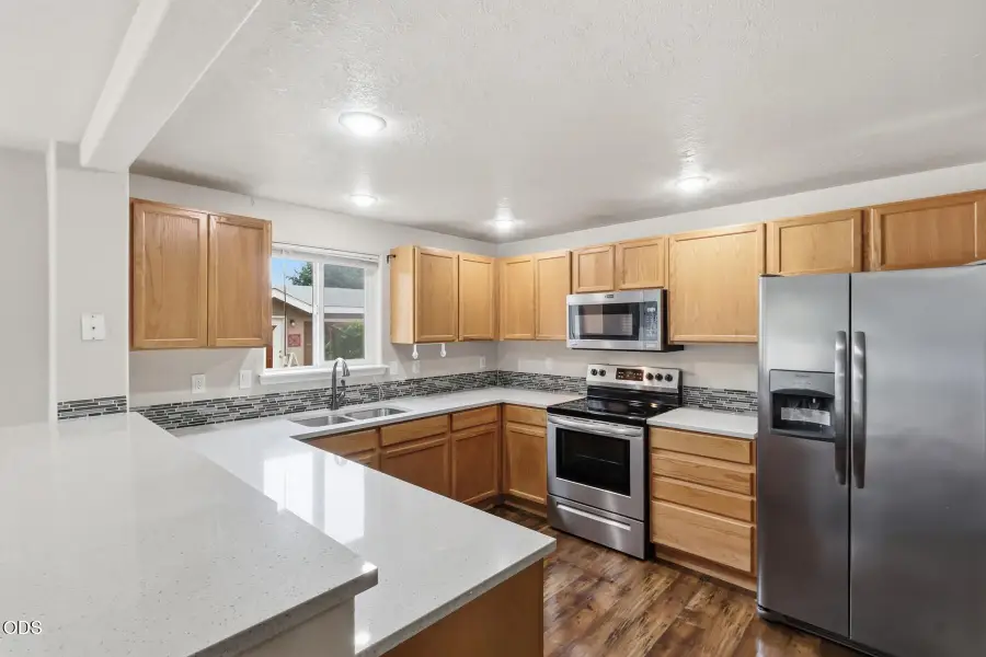 2213 SW 22nd Street, Redmond, OR 97756 - #2