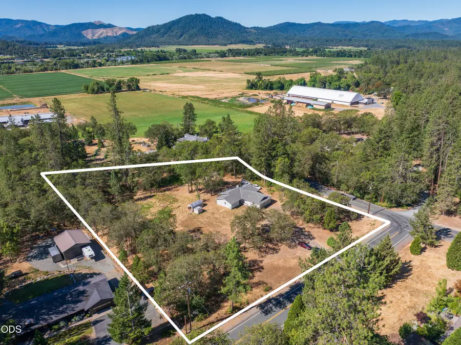 539 Roan Drive, Grants Pass, OR 97526 - #2