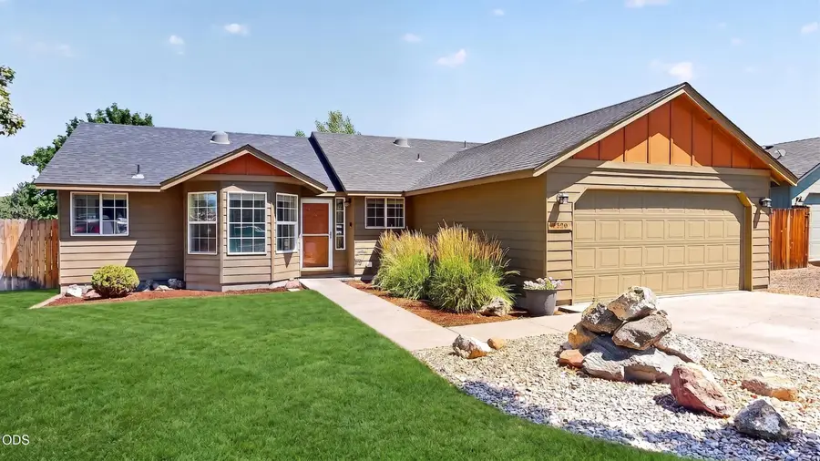 2939 SW Reindeer Avenue, Redmond, OR 97756 - #2