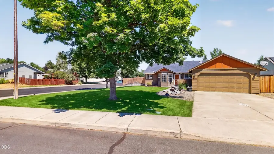 2939 SW Reindeer Avenue, Redmond, OR 97756 - #3