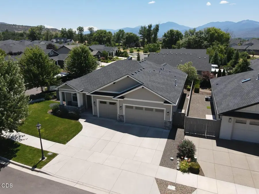 350 Kansas Drive, Medford, OR 97504 - #3