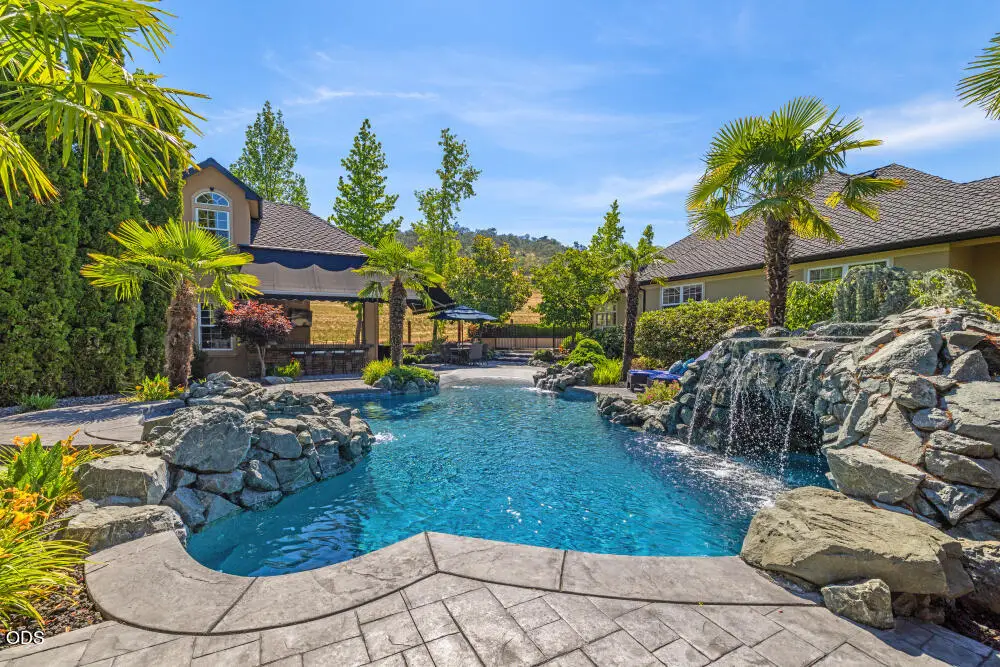 1072 Castlewood Drive, Medford, OR 97504 - #1