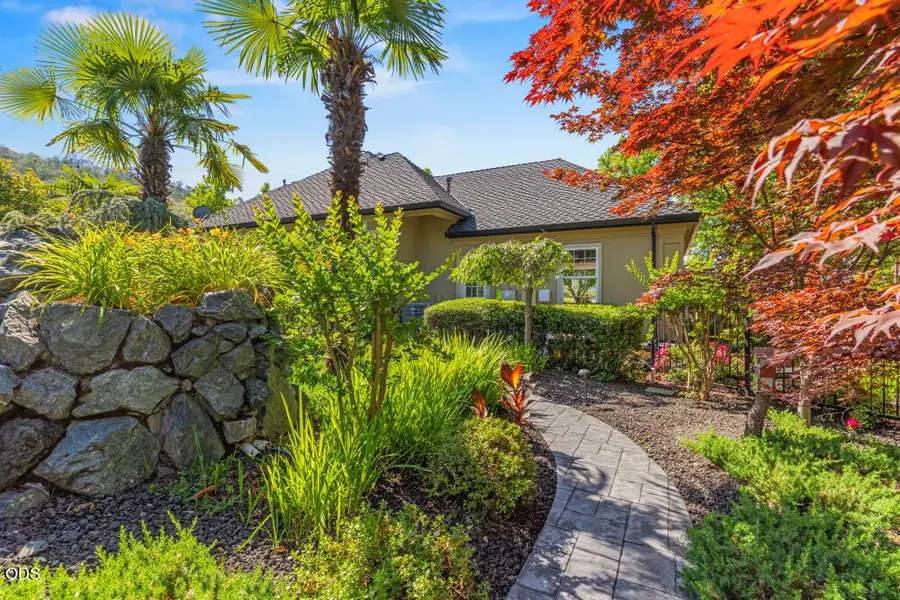 1072 Castlewood Drive, Medford, OR 97504 - #3