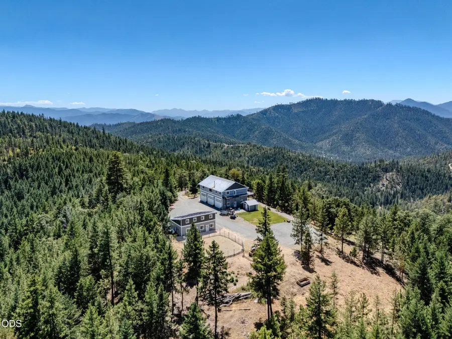 7036 Griffin Lane, Jacksonville, OR 97530 - #3