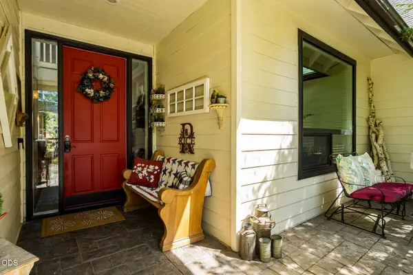 796 SE Briarwood Court, Bend, OR 97702