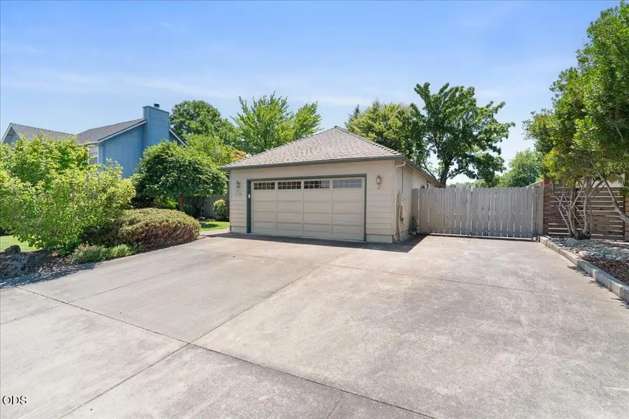 2736 Juanita Avenue, Medford, OR 97504 - #2